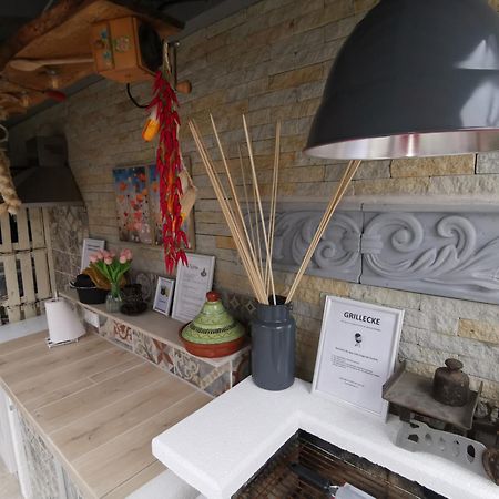 Pauls Hexenhaus Wohnung Hexe Mit Fahrrad Garage Und Innenhof Fuer Motorraeder Thale Ngoại thất bức ảnh